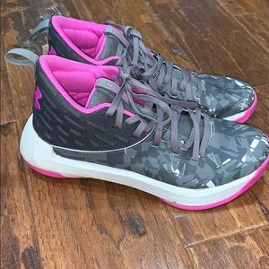 Girls Under Armour Basketball Shoes Size 5